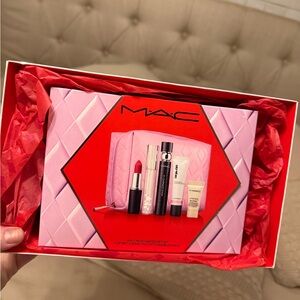 New in box MAC 6 pc surreal limited edition Makeup Set